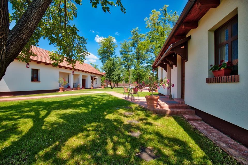 Tóth Vendégház és Apartmanház Újfehértó Exterior foto