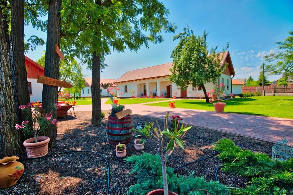 Tóth Vendégház és Apartmanház Újfehértó Exterior foto